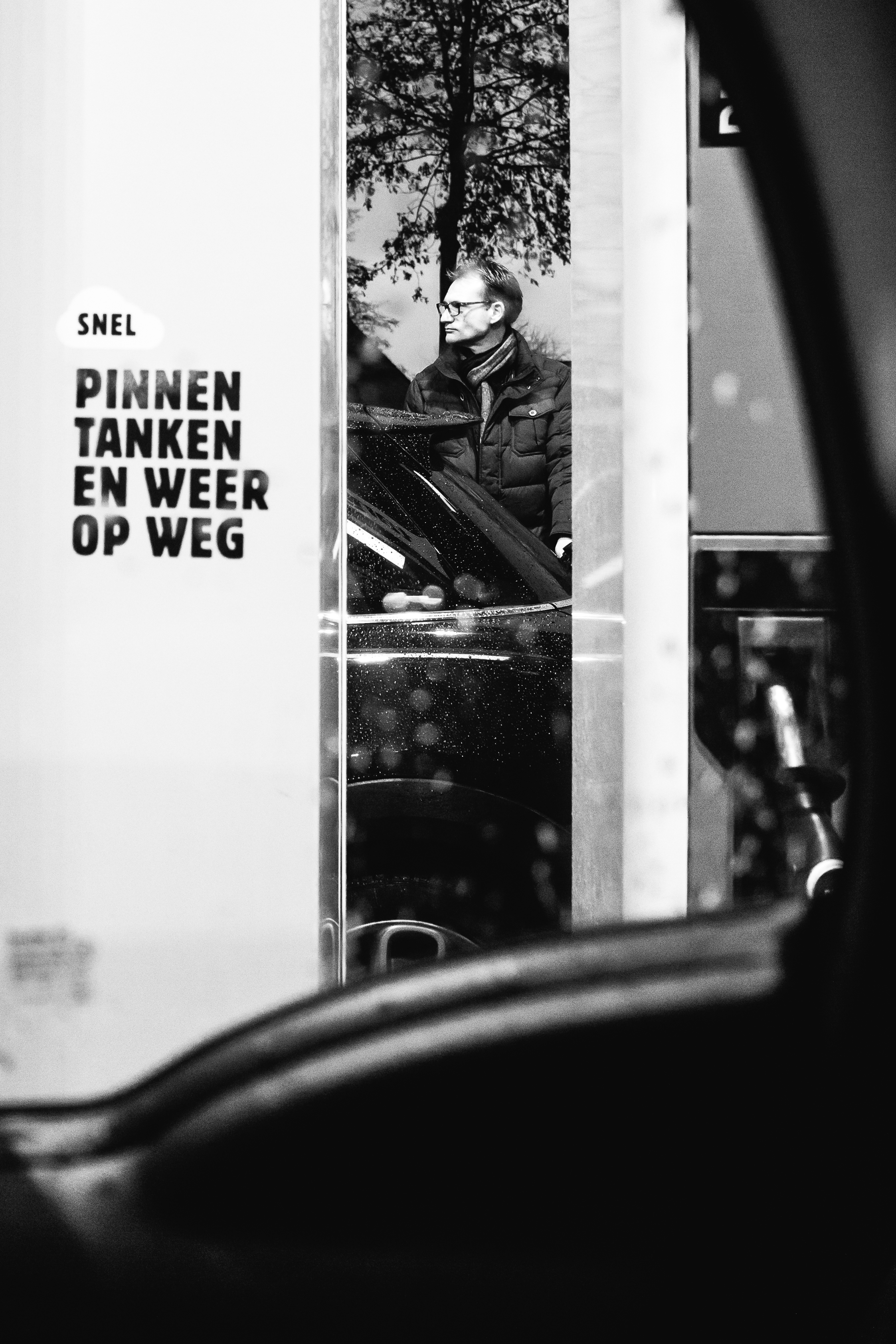 Pinnen tanken en weer op weg